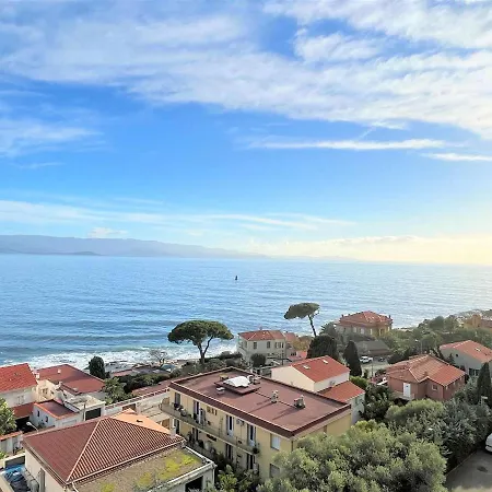 Grand 4 Pieces Avec Terrasse, Climatisation Et Parking A - Fr-1-61-601 Apartment