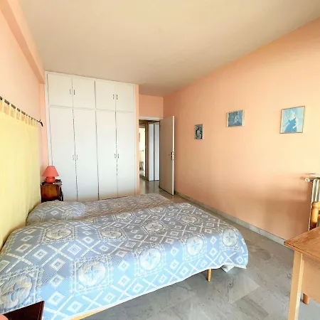 Grand 4 Pieces Avec Terrasse, Climatisation Et Parking A - Fr-1-61-601 * Ajaccio (Corsica)